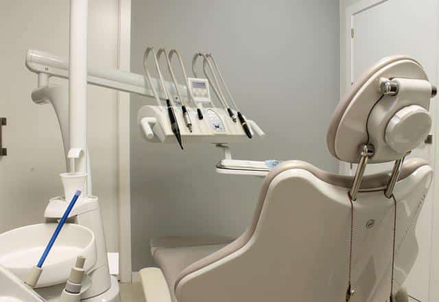 Kiedy trzeba bardzo szybko udać się do stomatologa? 