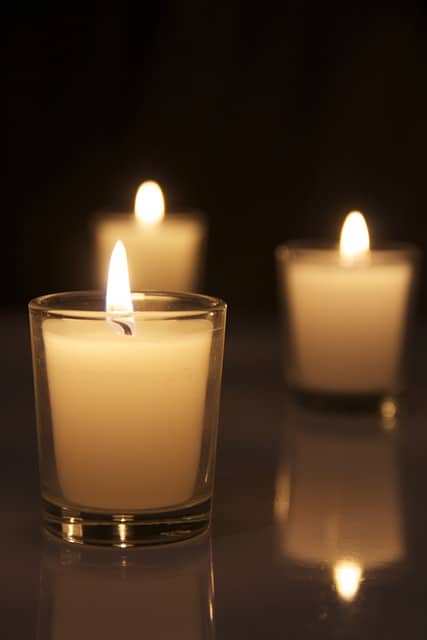 candles-199097_640