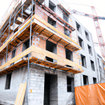 Jak wybrać adwokata do spraw związanych z prawem budowlanym?